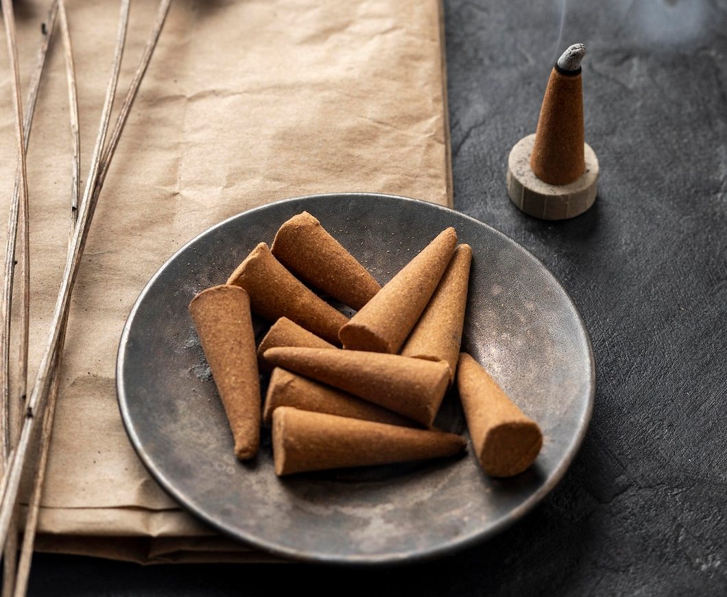 high-view-incense-aromatic-cones-dried-flowers_23-2148791515[1]